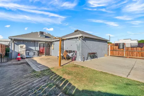 Exterior - 2 Park St, Lodi, CA 95240 photo 3 of 5