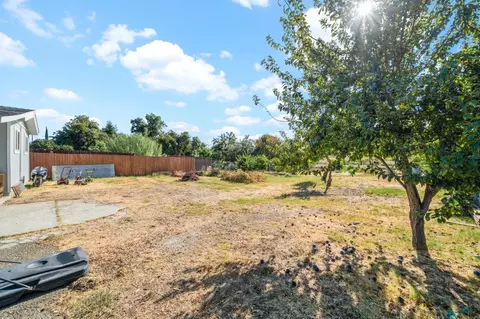Exterior - 5648 Riverside Dr, Olivehurst, CA 95961 photo 8 of 11