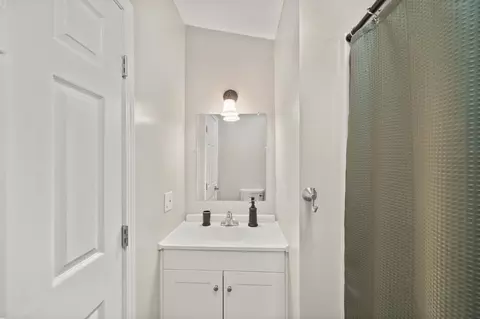 Bath - 5648 Riverside Dr, Olivehurst, CA 95961 photo 1 of 3