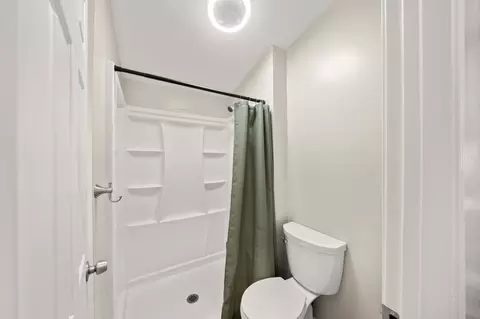 Bath - 5648 Riverside Dr, Olivehurst, CA 95961 photo 2 of 3