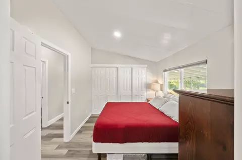 Bedroom - 5648 Riverside Dr, Olivehurst, CA 95961 photo 4 of 5