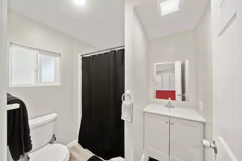 Bath - 5648 Riverside Dr, Olivehurst, CA 95961 photo 3 of 3