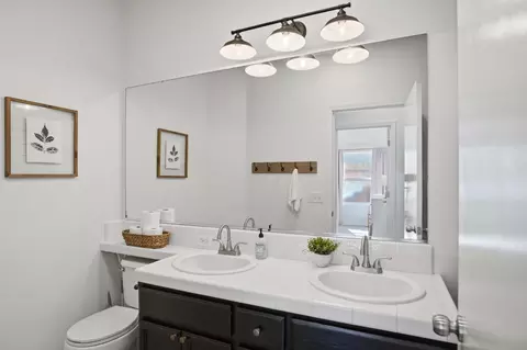 Bath - 2186 Typhoon Ct, Turlock, CA 95380 photo 2 of 2