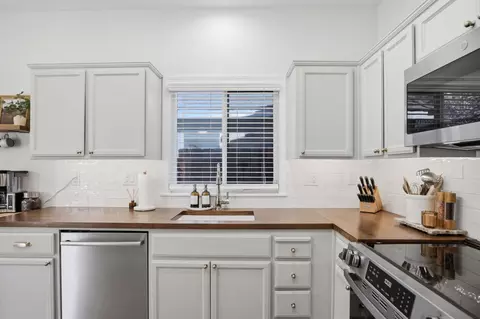 Kitchen - 2186 Typhoon Ct, Turlock, CA 95380 photo 4 of 4