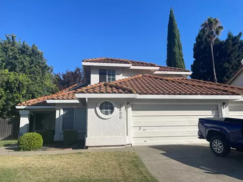 7830 River Estates Dr, Sacramento, CA 95831