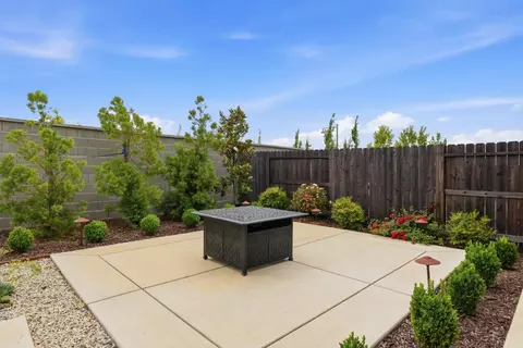 Exterior - 979 Carson River Dr, Lincoln, CA 95648 photo 9 of 10