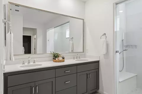 Bath - 979 Carson River Dr, Lincoln, CA 95648 photo 3 of 5
