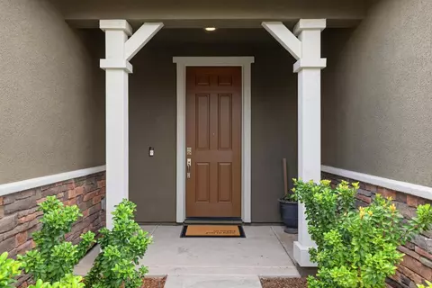 Entry Way - 979 Carson River Dr, Lincoln, CA 95648 photo 1 of 14
