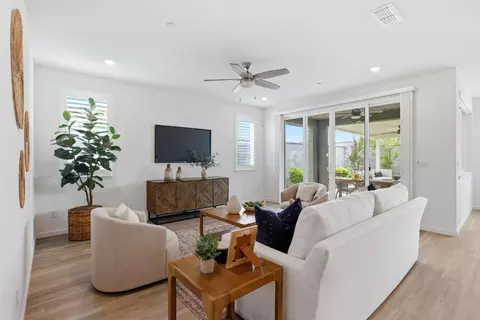 Living - 979 Carson River Dr, Lincoln, CA 95648 photo 1 of 2