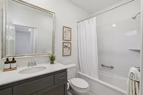 Bath - 979 Carson River Dr, Lincoln, CA 95648 photo 2 of 5