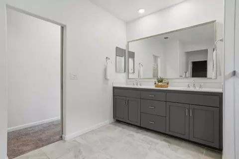 Bath - 979 Carson River Dr, Lincoln, CA 95648 photo 4 of 5