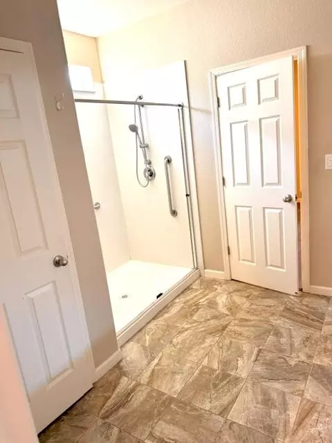 Bath - 1208 Wise Way, Galt, CA 95632 photo 4 of 4