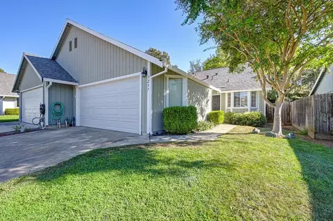 Exterior - 5237 Janell Way, Carmichael, CA 95608 photo 3 of 8