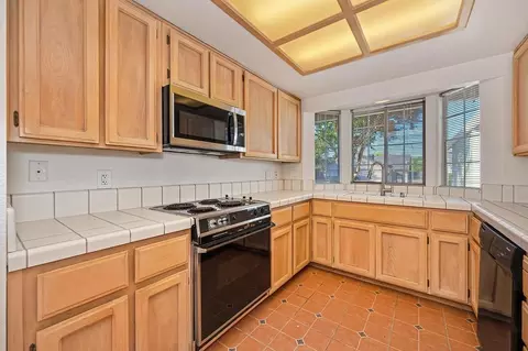 Kitchen - 5237 Janell Way, Carmichael, CA 95608 photo 3 of 4