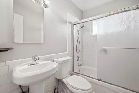 Bath - 494 Ore St, Manteca, CA 95336 photo 2 of 2
