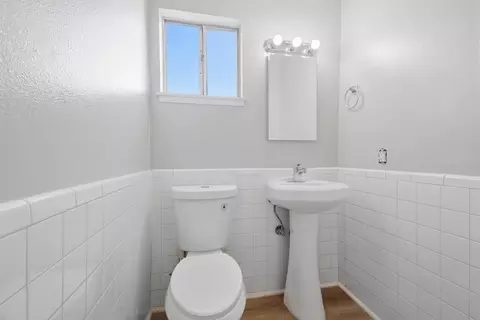 Bath - 494 Ore St, Manteca, CA 95336 photo 1 of 2