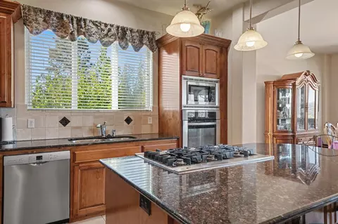 Kitchen - 250 Endicott Ave, Jackson, CA 95642 photo 5 of 7