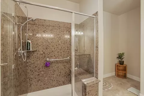 Bath - 2651 Glen Echo Ln, Manteca, CA 95336 photo 3 of 4