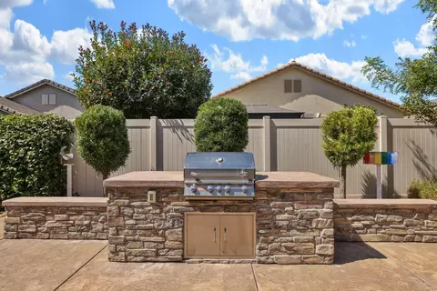 Exterior - 2651 Glen Echo Ln, Manteca, CA 95336 photo 5 of 8