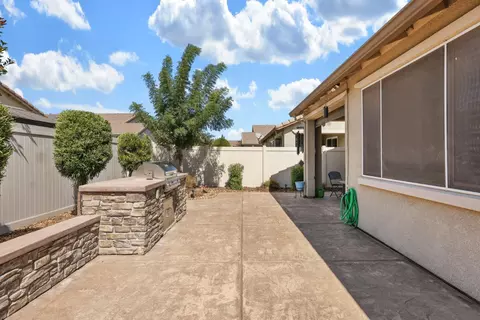 Exterior - 2651 Glen Echo Ln, Manteca, CA 95336 photo 6 of 8