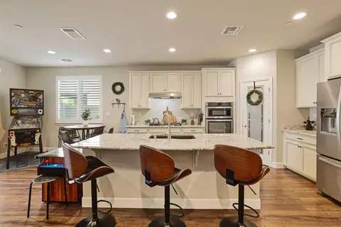 Kitchen - 2651 Glen Echo Ln, Manteca, CA 95336 photo 3 of 7