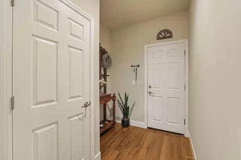 Entry Way - 2651 Glen Echo Ln, Manteca, CA 95336 photo 3 of 3
