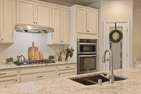 Kitchen - 2651 Glen Echo Ln, Manteca, CA 95336 photo 6 of 7
