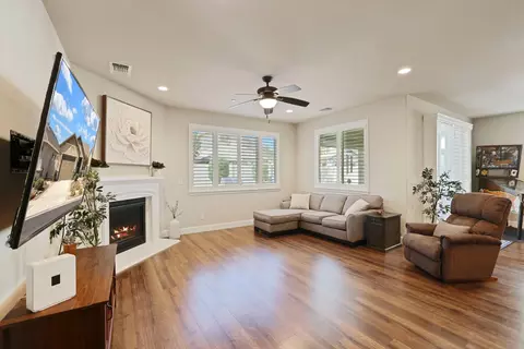 Living - 2651 Glen Echo Ln, Manteca, CA 95336 photo 2 of 2