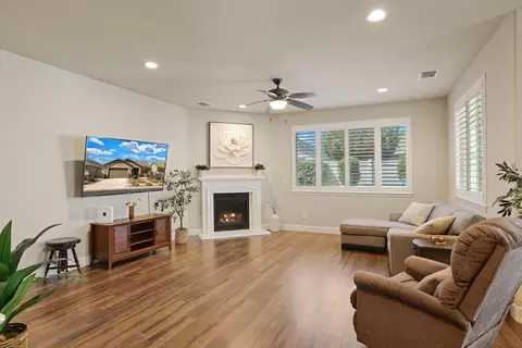 Living - 2651 Glen Echo Ln, Manteca, CA 95336 photo 1 of 2