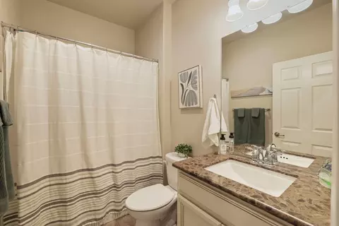 Bath - 2651 Glen Echo Ln, Manteca, CA 95336 photo 4 of 4