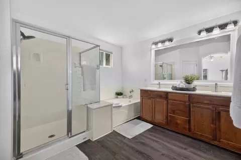 Bath - 2612 Dorset Ln, Tracy, CA 95377 photo 4 of 5