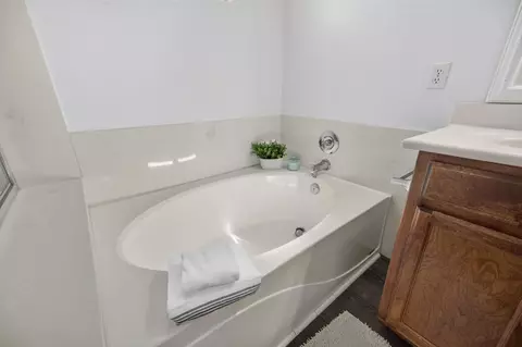 Bath - 2612 Dorset Ln, Tracy, CA 95377 photo 5 of 5