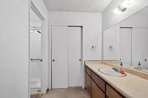 Bath - 1936 Forest Ln, Manteca, CA 95336 photo 2 of 2