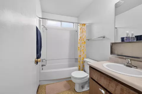 Bath - 1936 Forest Ln, Manteca, CA 95336 photo 1 of 2
