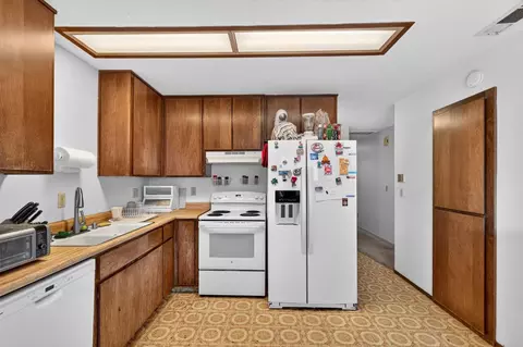 Kitchen - 1936 Forest Ln, Manteca, CA 95336 photo 1 of 1