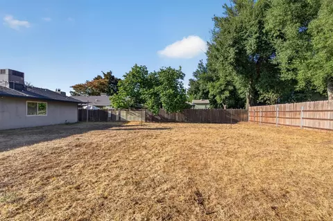 Exterior - 1936 Forest Ln, Manteca, CA 95336 photo 4 of 4