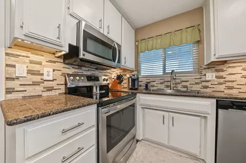 Kitchen - 145 Emerald Dr, Galt, CA 95632 photo 3 of 3