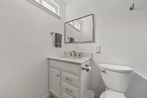 Bath - 145 Emerald Dr, Galt, CA 95632 photo 2 of 3