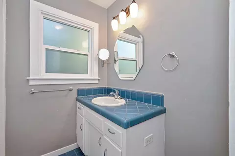 Bath - 1128 Locust Ave, Placerville, CA 95667 photo 1 of 4