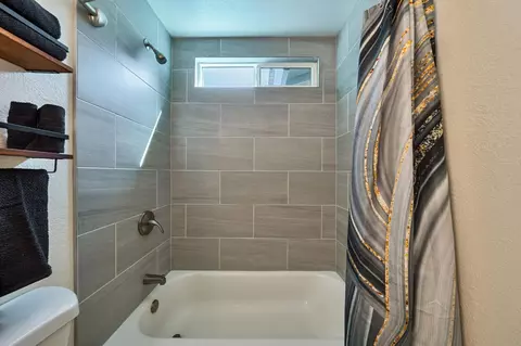 Bath - 2510 Bueno Dr, Davis, CA 95616 photo 4 of 5
