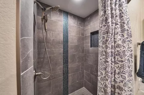 Bath - 2510 Bueno Dr, Davis, CA 95616 photo 2 of 5