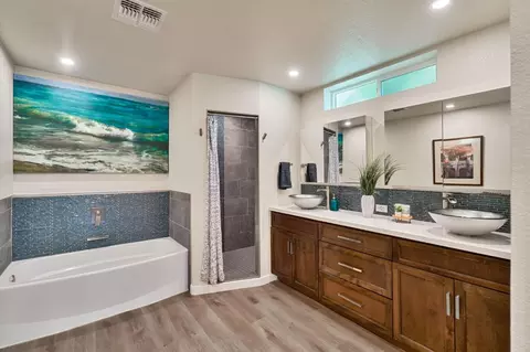 Bath - 2510 Bueno Dr, Davis, CA 95616 photo 1 of 5