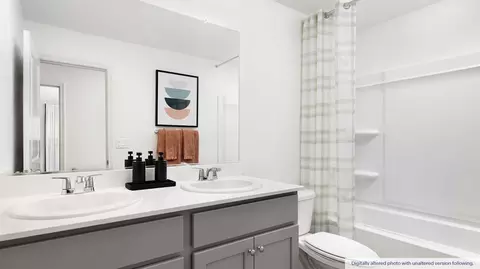Bath - 4117 Ewert Ave, Modesto, CA 95355 photo 2 of 3