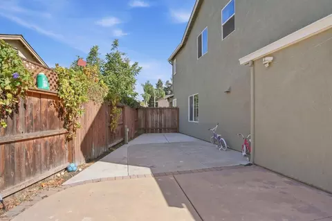 Exterior - 4185 Pathway Ln, Turlock, CA 95382 photo 4 of 9