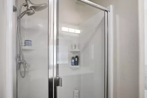 Bath - 4185 Pathway Ln, Turlock, CA 95382 photo 3 of 3