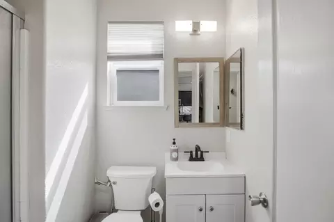 Bath - 4185 Pathway Ln, Turlock, CA 95382 photo 1 of 3
