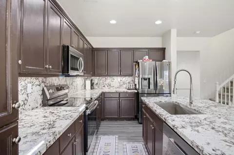 Kitchen - 4185 Pathway Ln, Turlock, CA 95382 photo 3 of 4