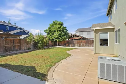 Exterior - 4185 Pathway Ln, Turlock, CA 95382 photo 8 of 9