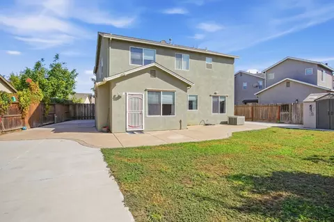 Exterior - 4185 Pathway Ln, Turlock, CA 95382 photo 7 of 9