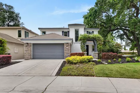 7 Triumph Ct, Sacramento, CA 95831